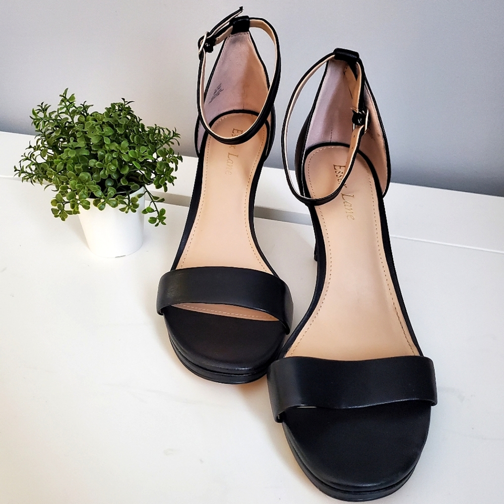 NWOT BLACK 9M ESSEX LANE ADINAN PLATFORM SANDAL
